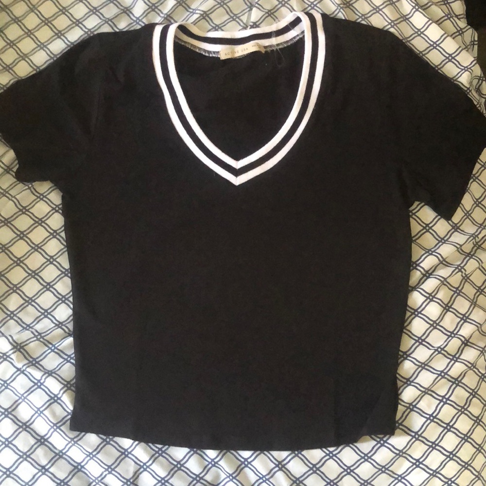 Black V neck shirt 🦋!